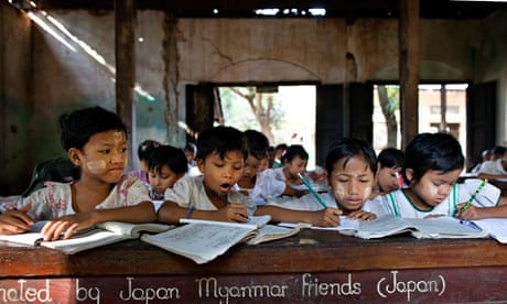 MDG : Education in Burma :  Burmese children work at a school in Bago
