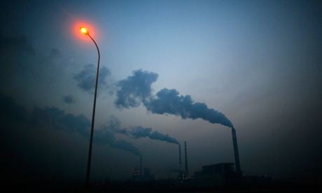 Greenhouse gas emissions : Smoke rises from chimneys of a coal power plant near Shanghai