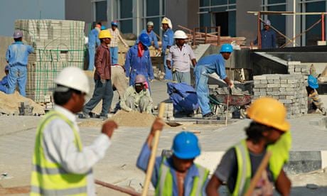 MDG : Qatar Kafala system : Foreign workers on construction site  in Doha city