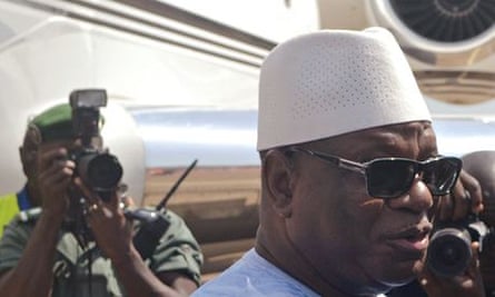 MDG : Mali president Ibrahim Boubacar Keita arrives with his new airplane at Conakry airport