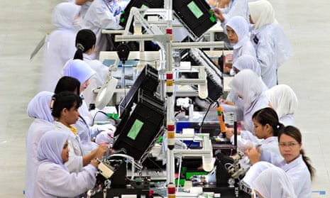 MDG :  Electronics industry in Malaysia : Women employees on factory line at Flextronics