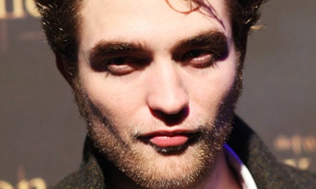 The Twilight Saga: New Moon premiere Robert Pattinson