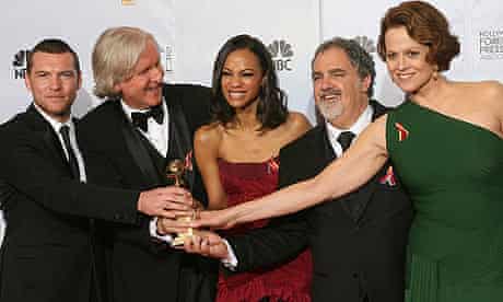 James Cameron and the cast of Avatar with the 2010 Golden Globe for best drama