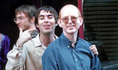 LIAM GALLAGHER WITH ALAN MCGEE OUTSIDE RONNIE SCOTTS,  LONDON, BRITAIN -  JUL 1997