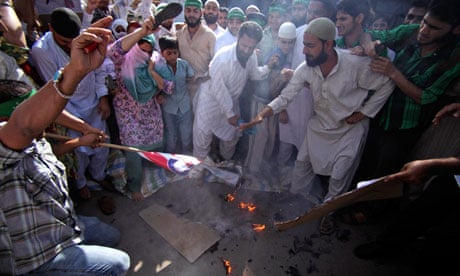 Indian protesters burn US flag against Innocence of Muslims film