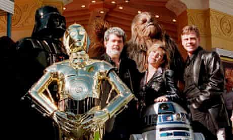 Star Wars: George Lucas with Carrie Fisher, Mark Hamill, Darth Vader, 3CPO, R2D2 & Chewbacca in 1997
