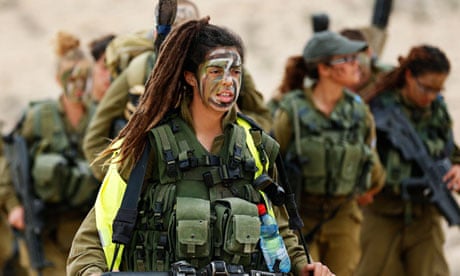 A female Israeli soldier of the Caracal battalion in the Negev desert