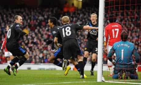 Manchester United players celebrate Nani's opening goal