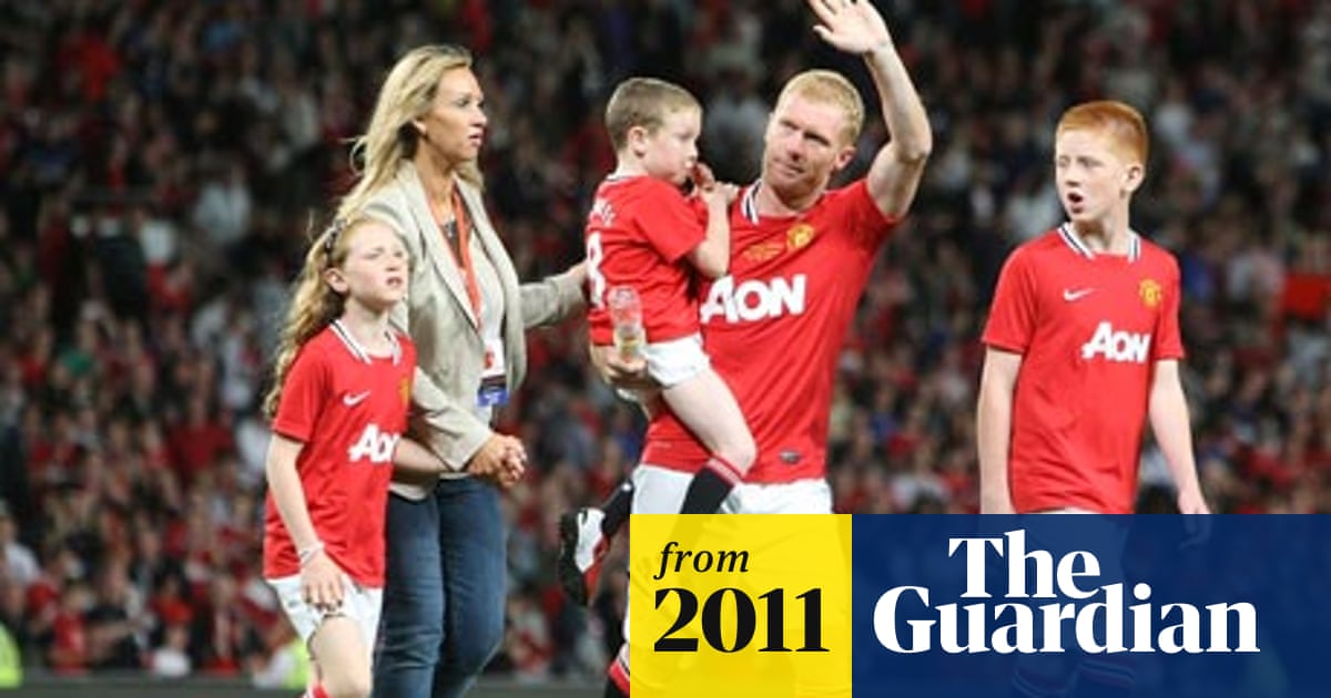 Paul Scholes Says Farewell To Manchester United With Trademark Goal Paul Scholes The Guardian