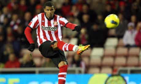 Sunderland's Fraizer Campbell scored a wonderful opening goal from just outside the area