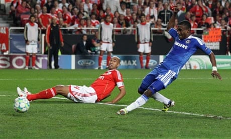 Salomon Kalou puts Chelsea ahead against Benfica in Lisbon