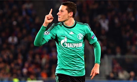 Schalke's Julian Draxler, who has been linked to Arsenal, is used to a deep, attacking midfield role