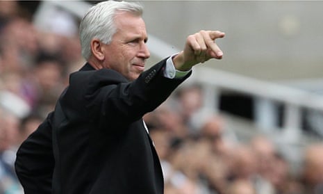 Alan Pardew during Newcastle United against Manchester City