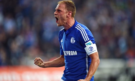 Schalke's defender Benedikt Hoewedes cel