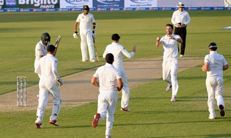  James Anderson of England celebrates dismissing Pakistan captain Misbah-ul-Haq during day one of th