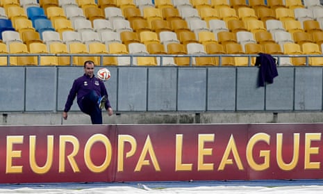 Everton's manager, Roberto Martínez. during traing at the Olympic Stadium before facing Dynamo Kyiv