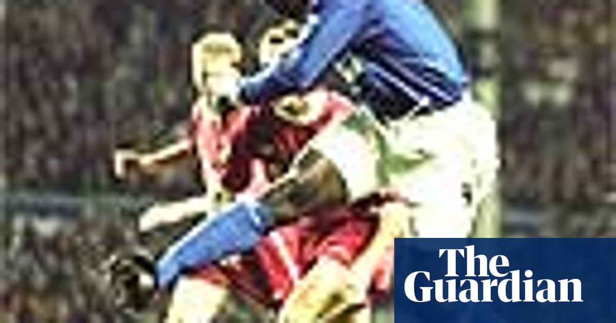 Score a goal 2 (physical football) cracked Score a goal 2 (physical football) cracked