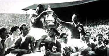 Sir Stanley lifts the 1953 FA Cup
