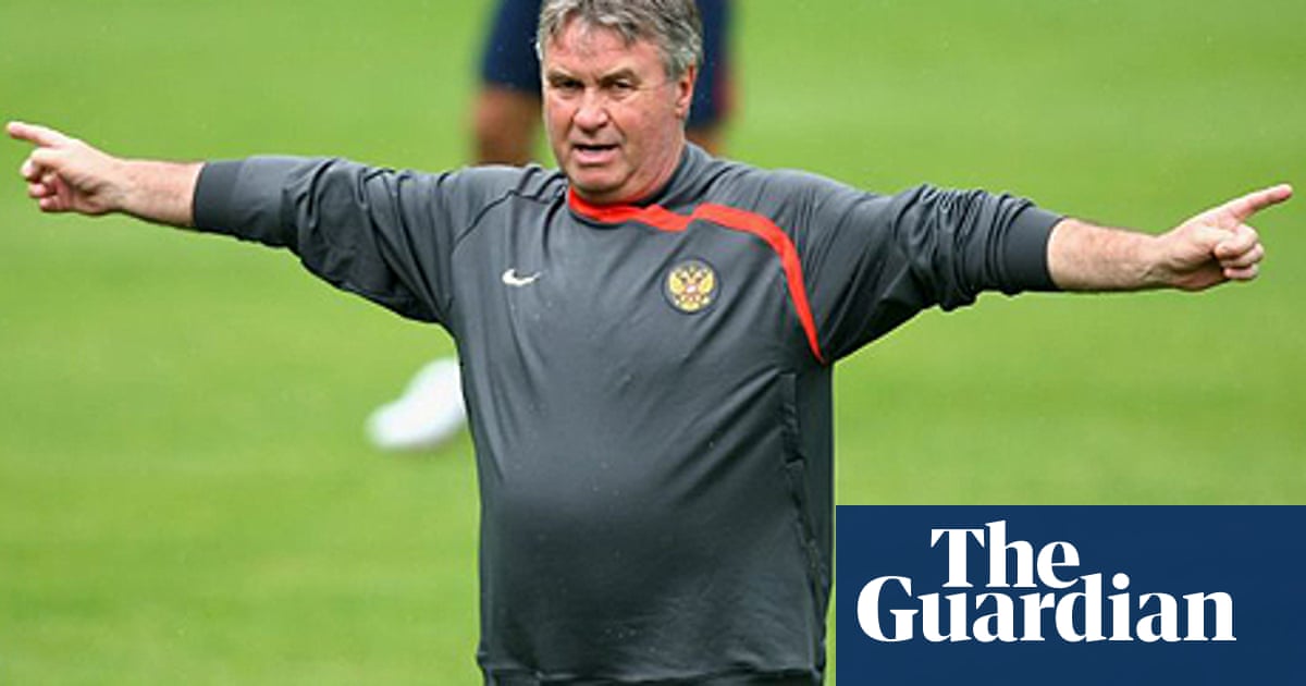 Hiddink Says Russia Are Once Bitten And Twice Shy Of Spain S Traps Football The Guardian