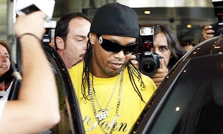 Transfer news: Former Barcelona star Ronaldinho set to sign for Beşiktaş -  reports, The Independent