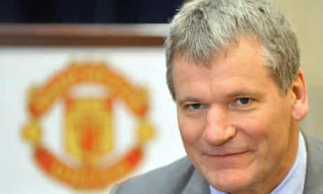 Manchester United chief executive David Gill dismissed criticism from Liverpool manager Rafa Benitez