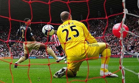 https://i.guim.co.uk/img/static/sys-images/Football/Pix/pictures/2009/10/17/1255793644380/Darren-Bent-scores-for-Su-002.jpg?crop=none&dpr=1&s=none&width=465