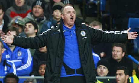 Chelsea manager Luiz Felipe Scolari gestures during the draw with Hull