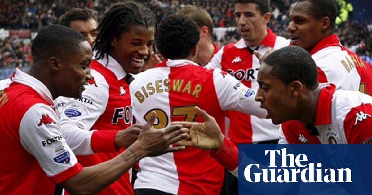 Eredivisie Feyenoord Beat Psv Eindhoven 1 0 In A Mid Table Tussle