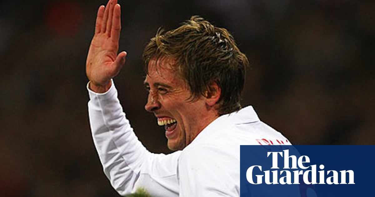 Peter Crouch Shows His Worth For An England Robot Repeat World Cup 2010 The Guardian