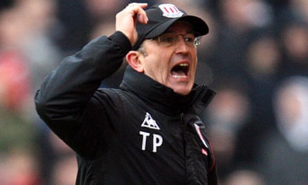Stoke S Tony Pulis Sets Old School Test For Arsenal S Le Professeur Stoke City The Guardian