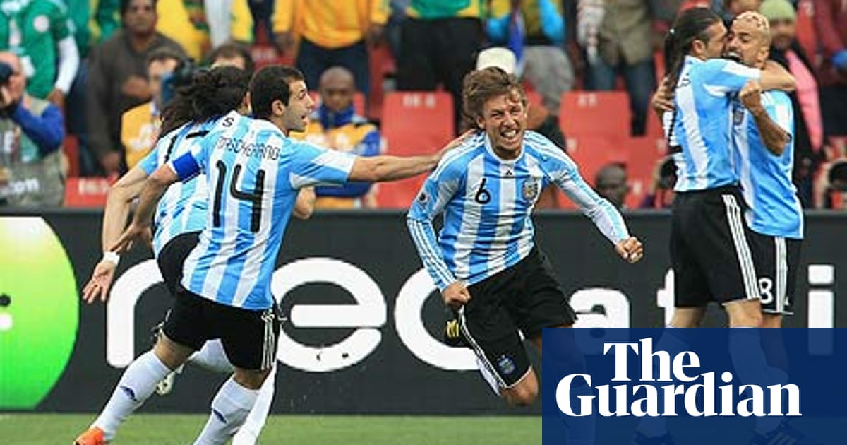 World Cup 2010 Gabriel Heinze Gives Argentina The Perfect Start World Cup 2010 Group B The Guardian