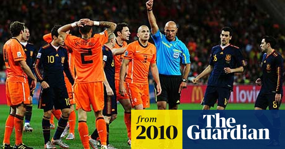 World Cup final: Howard Webb under fire but Johan Dutch | Johan Cruyff The Guardian
