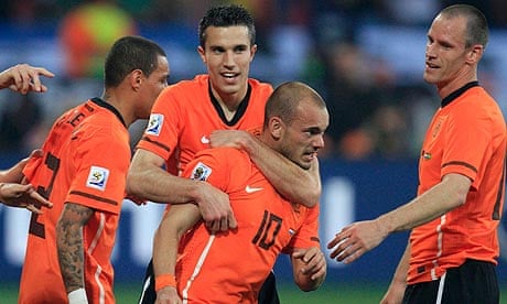 Wesley Sneijder is congratulated by his Holland team-mates, World Cup 2010