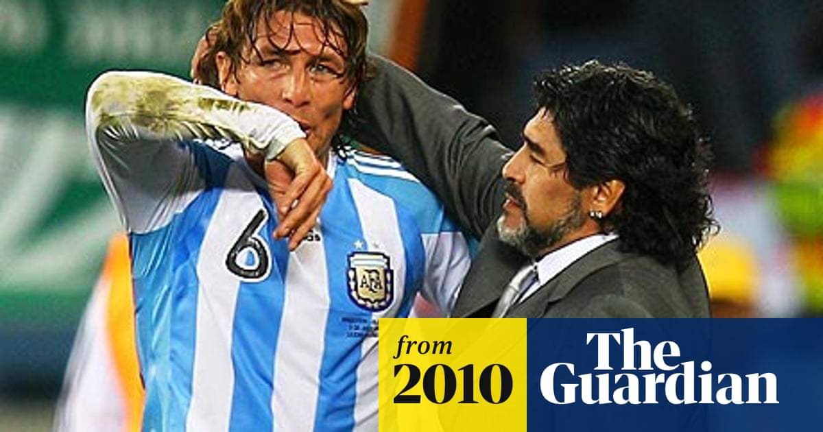World Cup 2010 Diego Maradona Should Continue Says Gabriel Heinze Argentina The Guardian Maradona 2022 World Cup