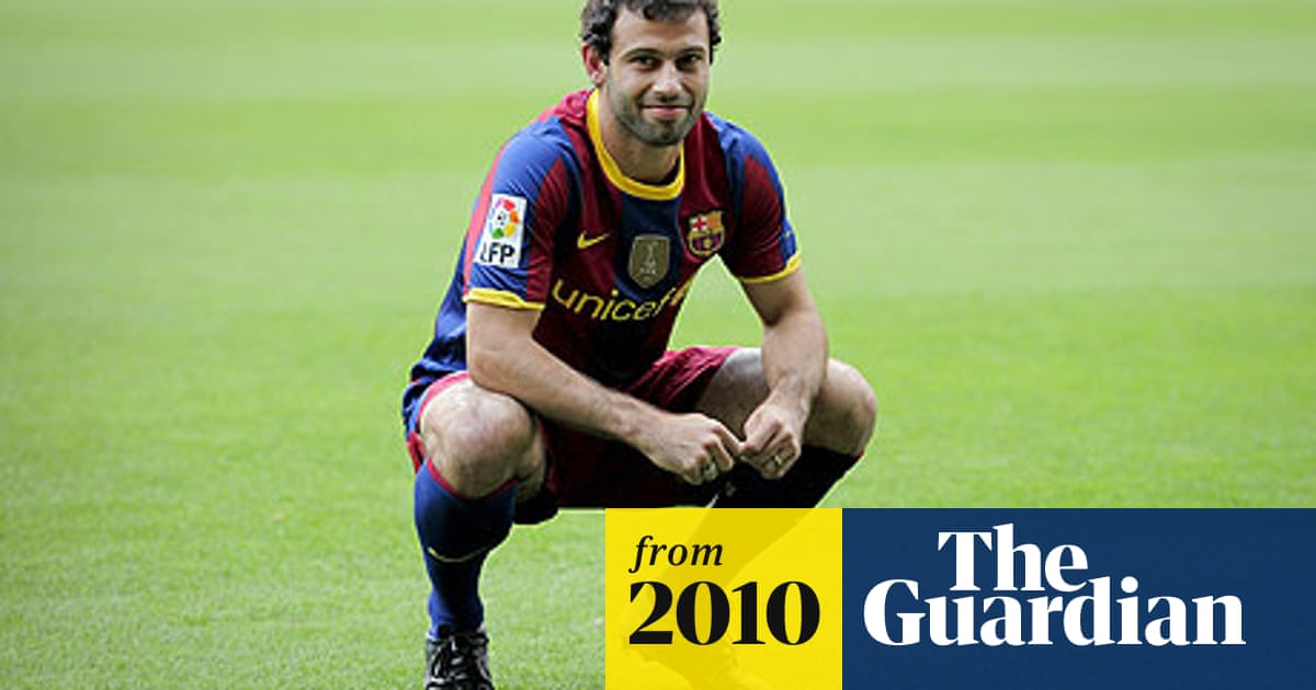 Javier Mascherano Completes Move From Liverpool To Barcelona Barcelona The Guardian