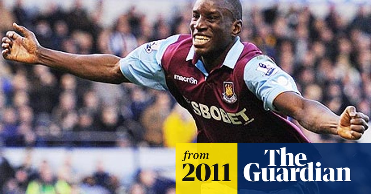 West Ham Make Complaint Over Alleged Sunderland Approach To Demba Ba Football The Guardian