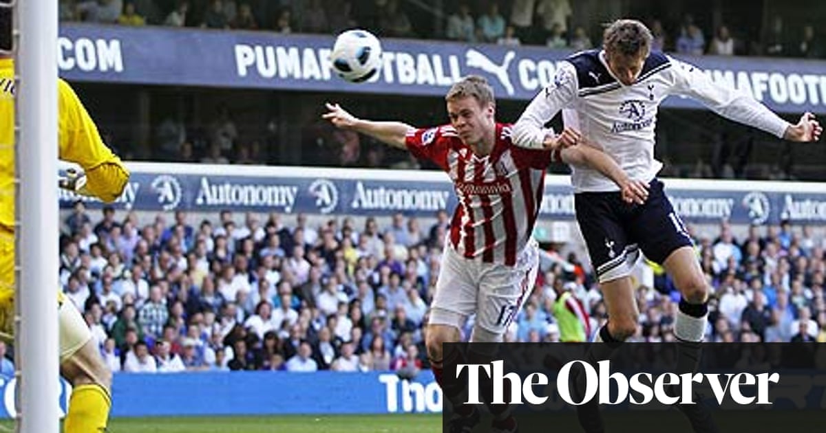 Peter Crouch Goes From Villain To Hero As Tottenham Overcome Stoke Premier League The Guardian