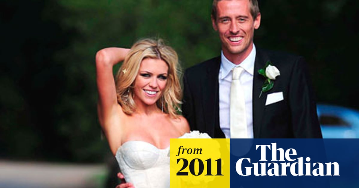 Tony Pulis Confident Peter Crouch Can Ditch High Life For Stoke Football The Guardian