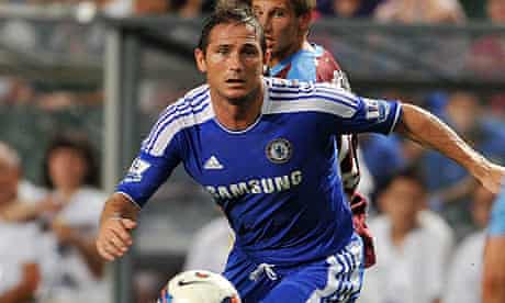Frank Lampard playing for Chelsea against Aston Villa 
