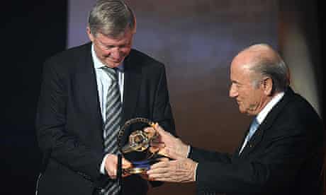 Sir Alex Ferguson Presents Jurgen Klopp Lma Manager Of The Year Award Video Naija Super Fans