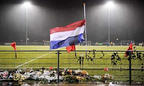 Richard Nieuwenhuizen tribute at SC Buitenboys
