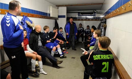 Boys and coaches in one of the changing rooms at SC Buitenboys