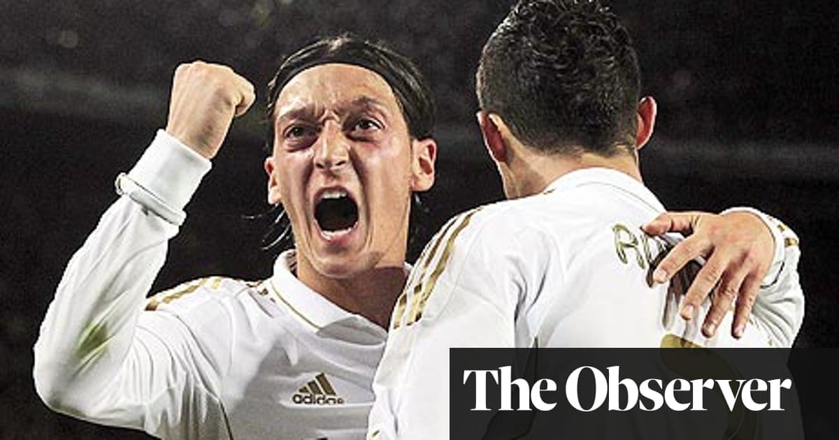 Cristiano Ronaldo Shocks Barcelona As Real Madrid Close On Title La Liga The Guardian Cristiano Ronaldo Shocks Barcelona As Real Madrid Close On Title La Liga The Guardian