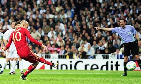 Bayern Munich's Arjen Robben scores a penalty at Real Madrid in the Champions League