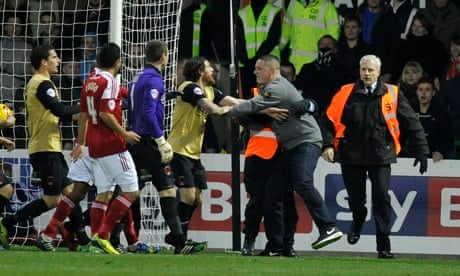 Leyton Orient's Russell Slade furious after Swindon fan punches keeper |  Leyton Orient | The Guardian