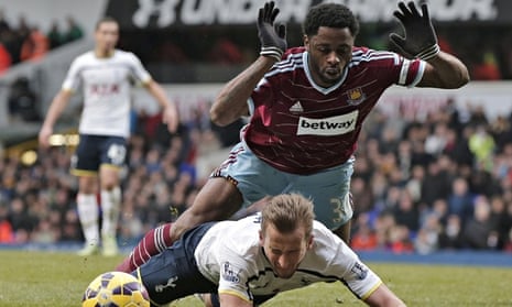 Alex Song and Harry Kane