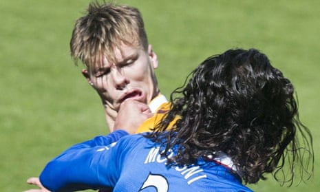 Rangers' Bilel Mohsni, front, clashes with Lee Erwin of Motherwell