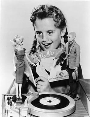 Gallery Barbie: A girl sings along with a 7" record called 'Barbie Sings'