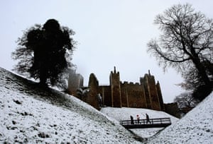 Gallery Snow update: Framlingham castle