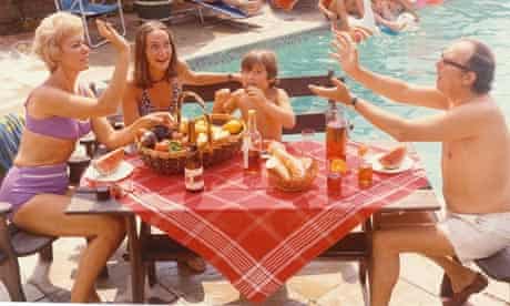 eric morecambe, son gary, wife and daughter by pool